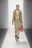 bottega_veneta_resort_2012_runway_013_1111225632.jpg