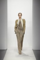 bottega_veneta_resort_2012_runway_014_1111236380.jpg