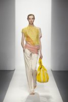 bottega_veneta_resort_2012_runway_022_1111296690.jpg