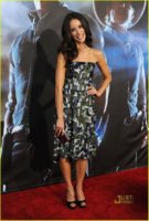 olivia-munn-abigail-spencer-cowboys-aliens-premiere-03.jpg