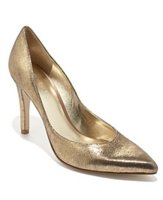 gold_pumps_for_red_dress.jpeg