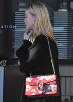 Elle-Fanning-Gucci-Dionysus-Blooms-Bag.jpg