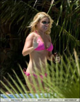 jessica_simpson_bikini_pink_big.jpg