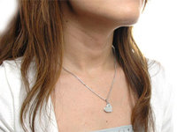 louisvuitton-heart-pendant-wg-4.jpg