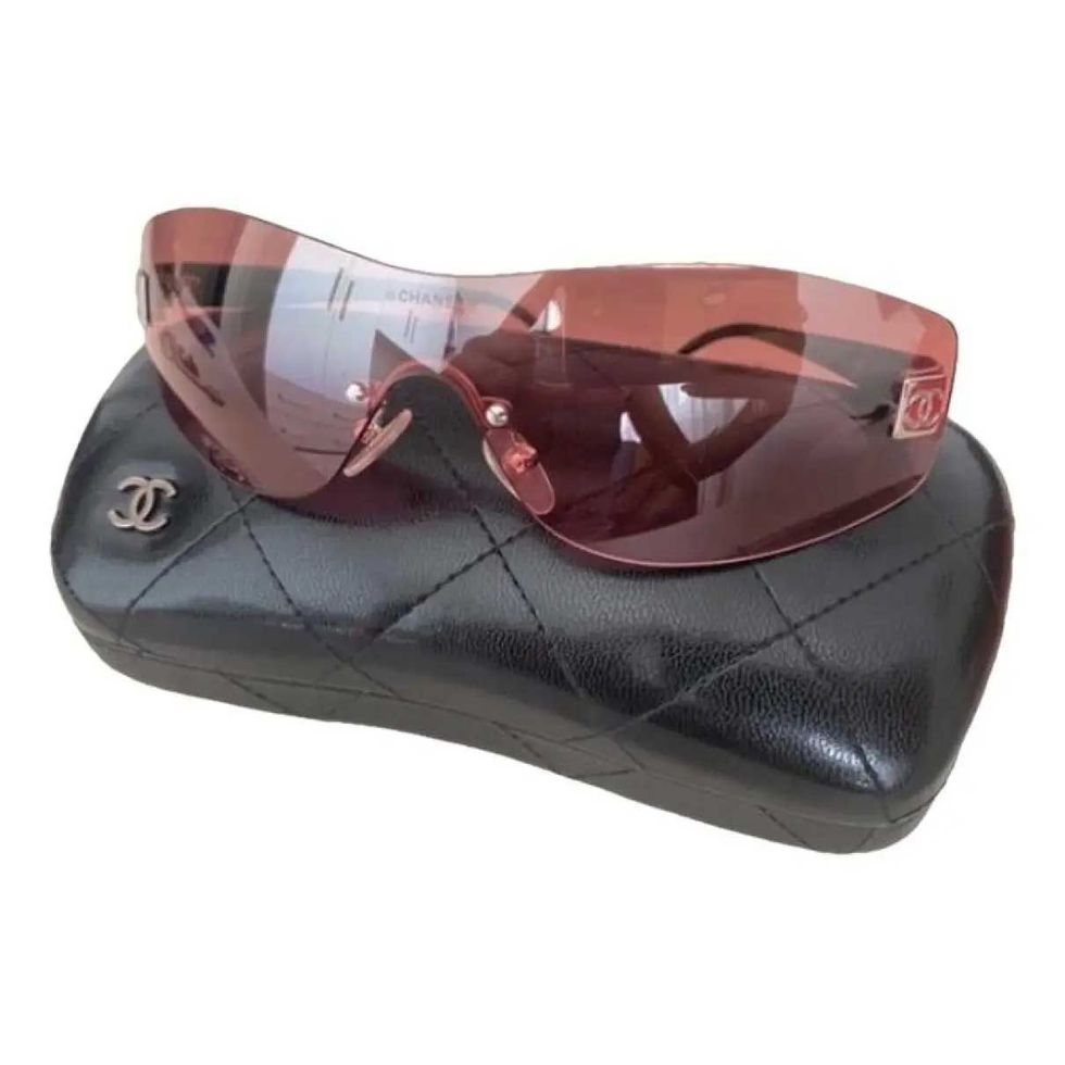 1713516709-vintage-chanel-sunglasses-662230938a292.jpg