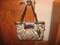 Gallery Signature Sateen Patent Tote 13025.JPG