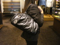 $619 Sukey medium boston black leather 002.jpg