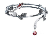 dior-bracelet-fiancee-du-vampire.jpg