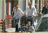 brad-angelina-zahara-shiloh-2.jpg