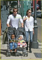 brad-angelina-zahara-shiloh-1.jpg