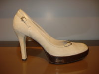 $389 Ivory suede pltfrm gucci script detail.jpg