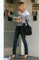 gallery_enlarged-kristin-cavallari-starbucks-14.jpg