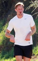 alex-skarsgard-020411-8.jpg