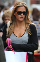 Model-Bar-Refaeli-sunglasse.jpg