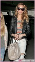 full_whitney_port_and_sister_06_wenn5635041.jpg