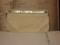 WhiteSuedeWristlet001.jpg