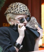 lady-gaga-and-cartier-panthere-de-cartier-ring-gallery.jpg