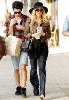 41407_Tikipeter_Rachel_Zoe_strolling_in_Beverly_Hills_009_122_186lo.jpg