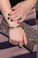 54526_celebrity_paradisecom_TheElder_HilaryDuff15_122_523lo.jpg