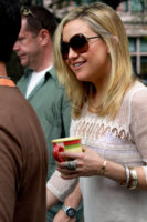 kate-hudson-and-cartier-love-bracelet-gallery.jpg