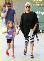 hugh-jackman-family-beverly-hills-14.jpg