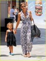 halle-berry-westfield-century-city-01.jpg