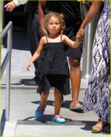 halle-berry-westfield-century-city-02.jpg