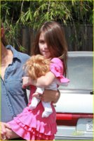 katie-holmes-suri-shoe-shop-05.jpg