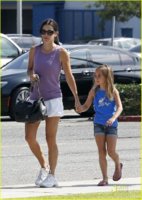 courteney-cox-coco-hugs-01.jpg