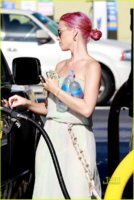 katy-perry-pink-hair-05.jpg