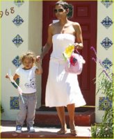 halle-berry-nahla-picked-up-from-school-05.jpg