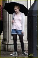 dakota-fanning-rainy-london-04.jpg