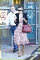 miranda-kerr-womens-hospital-visit-01.jpg