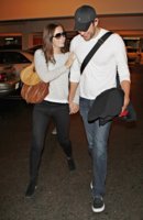 Emily+Blunt+John+Krasinski+LAX+Airport+vxJKQVcv8vJl.jpg