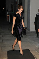 Rosie+Huntington+Whiteley+wears+velvet+dress+eG79nKxDLAll.jpg