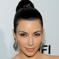 kim-kardashian-designs-10-000-earrings-234745.jpg
