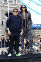 russell-brand-and-alexander-mcqueen-skull-scarf-gallery.jpg