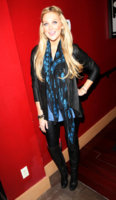 stephanie-pratt-and-alexander-mcqueen-skull-scarf-gallery.jpg