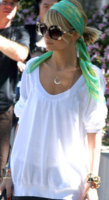 nicole-richie-and-tiffany-alana-skull-heart-scarf-gallery.jpg