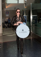 khloe-kardashian-and-alexander-mcqueen-skull-scarf-gallery.jpg