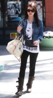 59979_Preppie_Emma_Roberts_shopping_on_Rodeo_Drive_in_Beverly_Hills_02.17.09_720_122_337lo.jpg