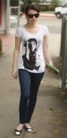 38278_Preppie_Emma_Roberts_wearing_a_Prince_t-shirt_in_West_Hollywood_03.11.09_031_122_546lo.jpg