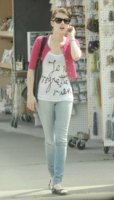 72621_Preppie_Emma_Roberts_out_and_about_in_West_Hollywood_04.13.09_454_122_1155lo.jpg