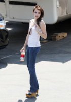 67143_Preppie_-_Emma_Roberts_on_Valentines_Day_set_in_L.A._-_July_30_2009_4153_122_557lo.jpg