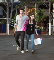17169_Preppie_-_Emma_Roberts_kissing_her_boyfriend_in_West_Hollywood_-_November_8_2009_8_122_68l.jpg