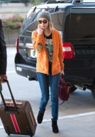 EmmaRoberts-LAX_Airport-LA-20111121-001.jpg