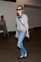 87579_EmmaRoberts_ArrivesintoLAXAirportinLosAngelesAug72011_By_oTTo10_122_440lo.JPG