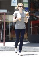 EmmaRoberts-Leaving_the_Coffee_Bean_&_Tea_Leaf-West_Hollywood-20110726-001.jpg