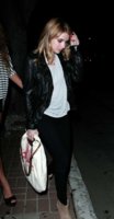 02842_Preppie_Emma_Roberts_dines_at_Madeo_restaurant_in_West_Hollywood_5_122_126lo.jpg
