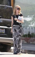 87824_Emma_Roberts_shopping_at_Fred_Segall_1_J0001_008_122_437lo.jpg